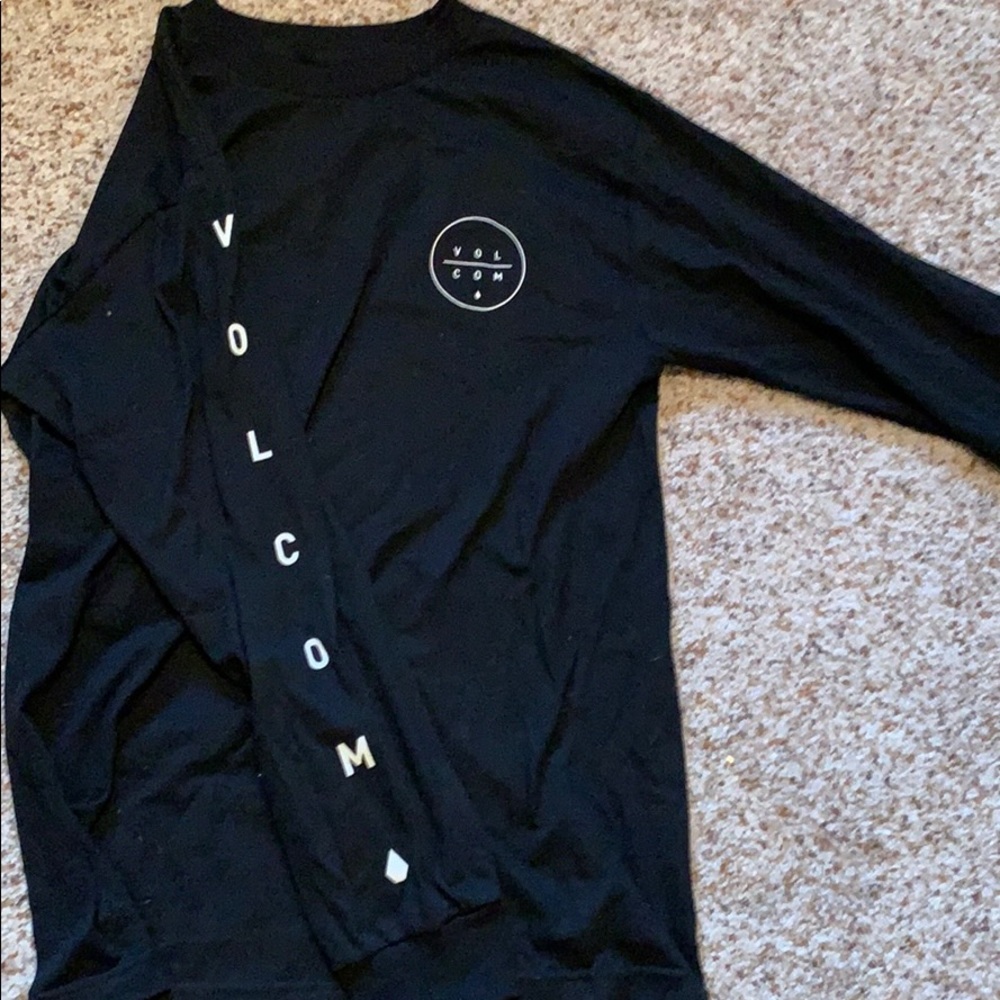 black volcom long sleeve